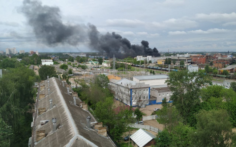 «Дым дошел до парка Юбилейный»: очевидцы о страшном пожаре в Ярославле