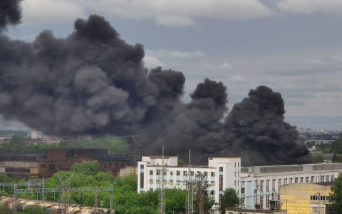 Черный дым над городом: в МЧС рассказали, что горит в центре Ярославля