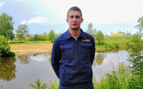 Он уже не шевелился: пожарный-герой спас мужчину под Ярославлем