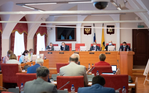 Коронавирус не может быть оправданием проблем: депутаты приняли отчет губернатора о работе Правительства в 2019 году