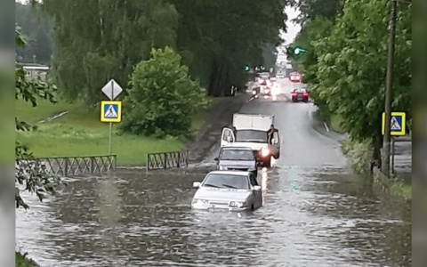 Топило магазины и авто: мэрия Ярославля ответила на вопрос почему это произошло
