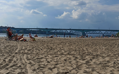 Черные шары на пляжах города: сообщили, где опасно купаться в Ярославле