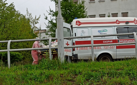 Молодой мужчина скончался от коронавируса в Ярославле: новые цифры озвучил оперштаб