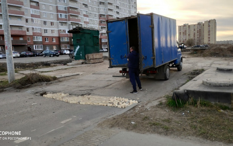 "Платить за воздух": латать ямы во дворах за свой счет согласились... три процента ярославцев