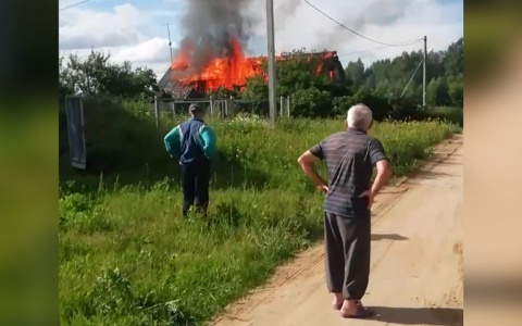 «Беги из дома, мама»: видео страшного пожара в Ярославле