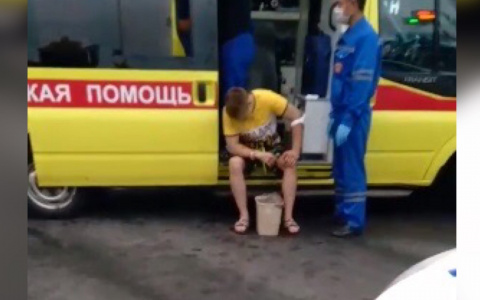 Лужа крови на дороге: трое пострадали в ДТП в Ярославле.Видео