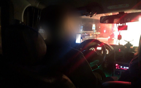 Вооруженный пассажир угнал такси в Ярославле