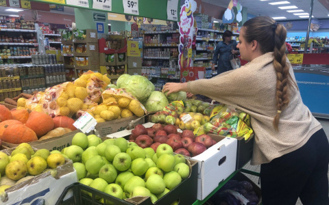 "200 рублей за кило?!": ярославцы возмутились ценами на яблоки