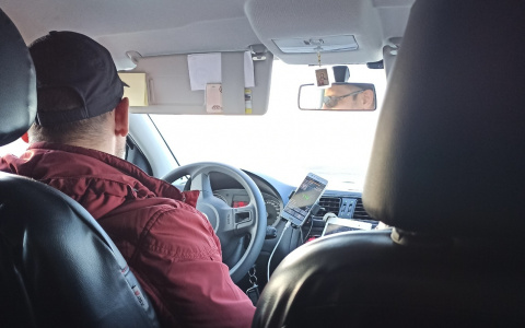 «Высадил в шторм и уехал»:  таксист бросил детей в незнакомом месте под Ярославлем