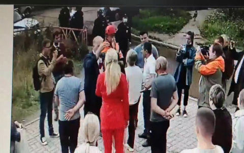 "Чуть не закончилось беспорядками": народ в Ярославле бунтует против попыток чиновников снести ларьки. Видео