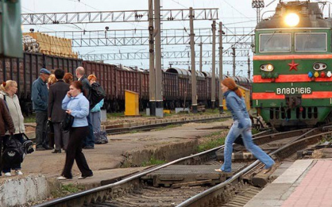 Из рваных ран сочилась кровь: поезд сбил мужчину в Ярославле