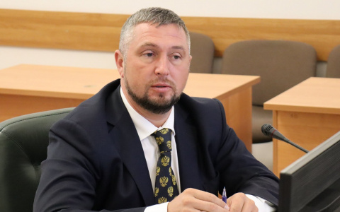 Геи требуют секс-ликбез детей и публичной порки родителей: омбудсмен из Ярославля обличил законопроект