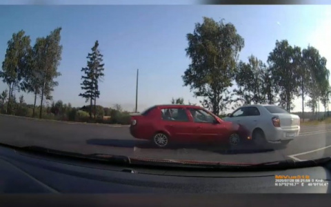 Гибель за секунды: момент смертельной аварии под Ярославлем попал на видео