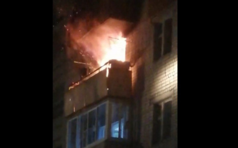 "Мебель выкидывали с четвертого этажа": жуткий пожар произошел во Фрунзенском районе. Видео