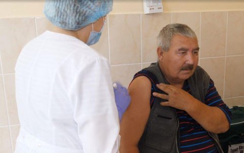 Губернатор объявил о массовой вакцинации ярославцев и обратился с просьбой