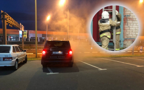 Дым валил из окон: пожарные службы стянулись к ТЦ в Ярославле, видео