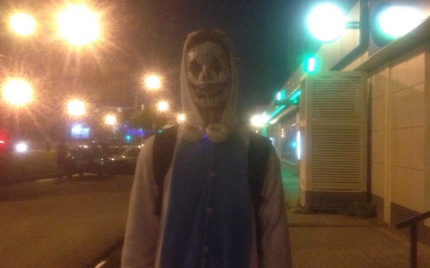 «Думала, маньяк»: парень со страшным лицом  разгуливает по Московскому проспекту