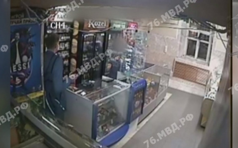«Он меня убьет»: ярославец напал на девушку в центре города. Видео