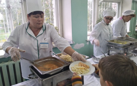 Забудьте о дистанции: новые правила в школах озвучил Роспотребнадзор