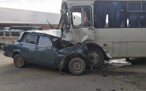 Рядом с машиной - труп: очевидцы сообщают о смертельном ДТП под Ярославлем