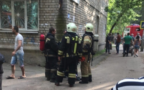 Пожарные окружили многоэтажку в Ярославле: что произошло