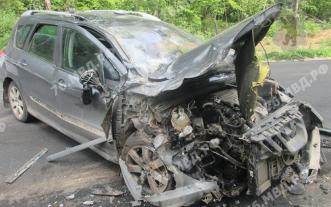 Скончалась до приезда скорой: подробности жесткого ДТП на трассе под Ярославлем