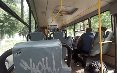 Дым уже шел в салон: пассажиры о геройском поступке водителя из Ярославля