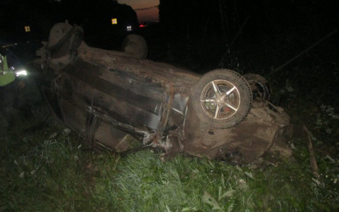 Авто превратилось в груду металла: ярославцы пострадали в ночном ДТП