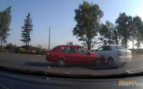 Мама умерла сразу, сын в больнице: подробности ДТП под Ярославлем