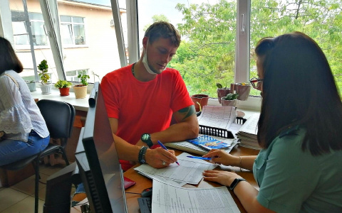 Принял решение сам: приставы о судьбе звезды "Дома-2", задолжавшего детям полмиллиона рублей