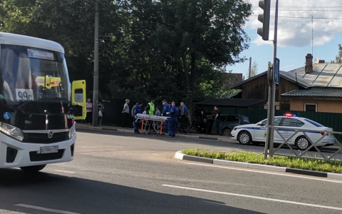 "Пора делать дорожки": велосипедист угодил под колеса авто в Ярославле