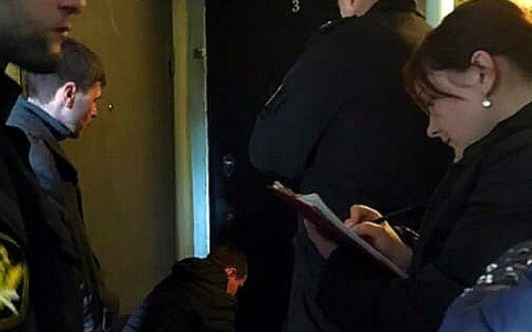 Дрожал на бетонном полу: ярославна бросила сына и сбежала. Подробности