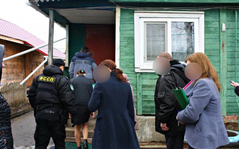 Исхудавшее тело покрылось язвами: мать шестерых детей издевалась над сыном под Ярославлем