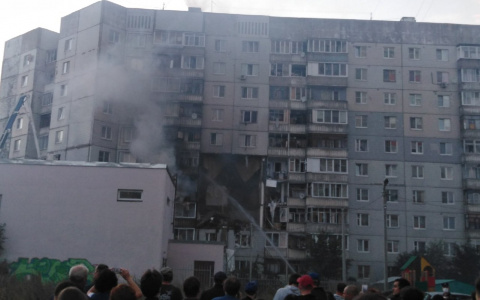 При взрыве на Батова погибла женщина, трое пострадали. Видео.