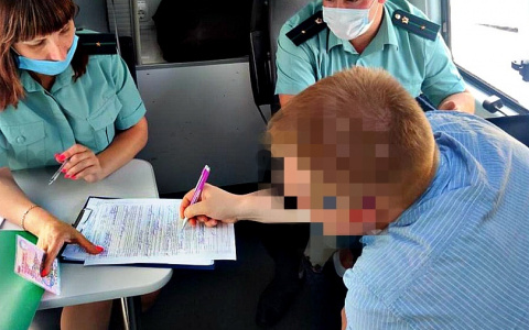 Лишили дома и земли: ярославец поплатился за любовь к "легким деньгам"