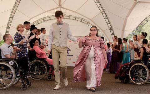 "Не слышу музыку, но танцую": ярославна о преодолении себя на балу инвалидов