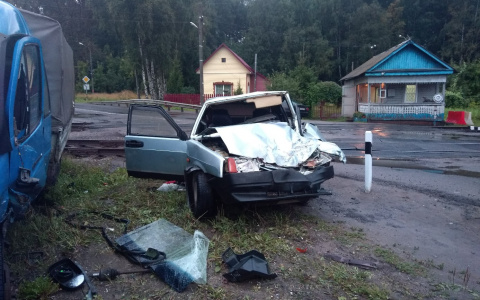 "За рулем - почти дети": жуткое ДТП в Речном порту попало на камеры. Видео