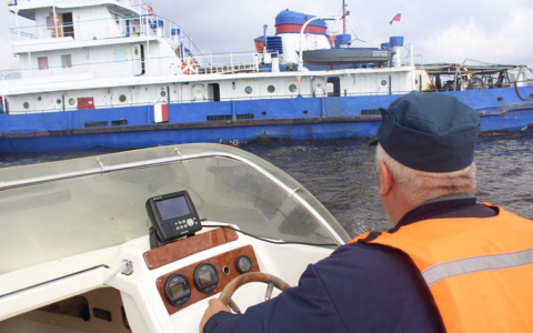 Спасатели нашли тело второго матроса при крушении баржи в Рыбинске: подробности