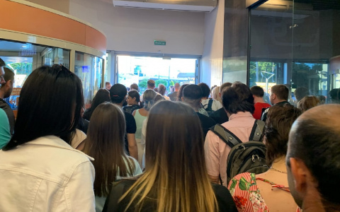 «Прятал лицо под маской»: ярославну обокрали около ТЦ в Брагино