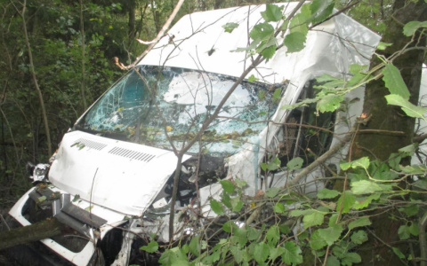 Стекло вдавило в салон: в тройном ДТП под Ярославлем пострадал водитель