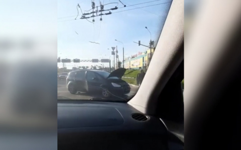 "Пробка огромная": из-за брагинского ДТП стоит крупный проспект