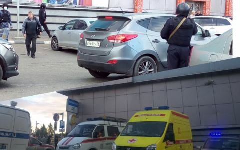 Реанимация, спасатели и химический запах: в Ярославле эвакуировали ТЦ