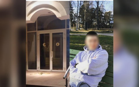 Гей крушит двери правительства в Ярославле: видео