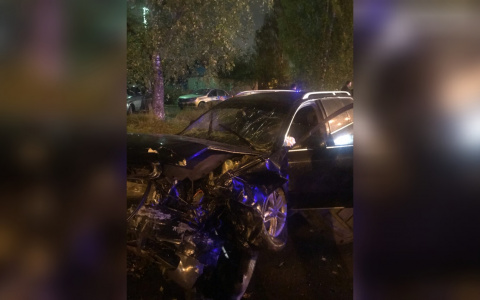 Стекло вмяло в салон: подробности ДТП в Ярославле