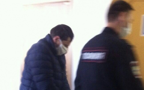 Съежился и в маске: прошел первый суд над рыбинским маньяком