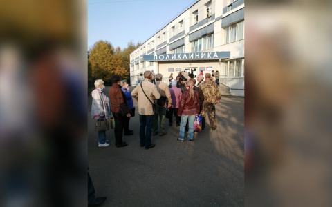 В Ярославле родители не могут записать детей на прием к врачу