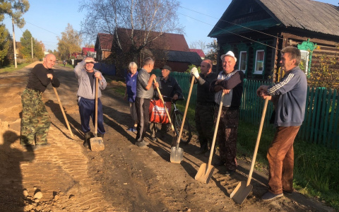 «А налоги вперед уплачены»: соседи сами сделали дорогу в Ярославской области