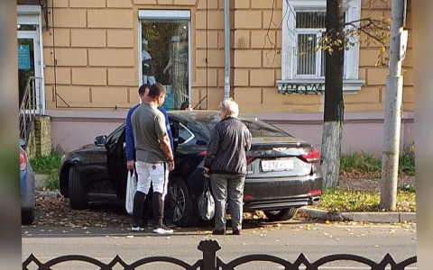 "Берегись, Волков": Слепцова застукали на "приеме граждан" в Ярославле