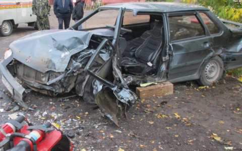 Переломало кости: в месиво из машин вылилось тройное ДТП под Ярославлем
