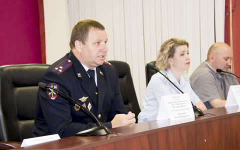 Погубившего в ДТП свою женщину полицейского из Ярославля отпустили домой